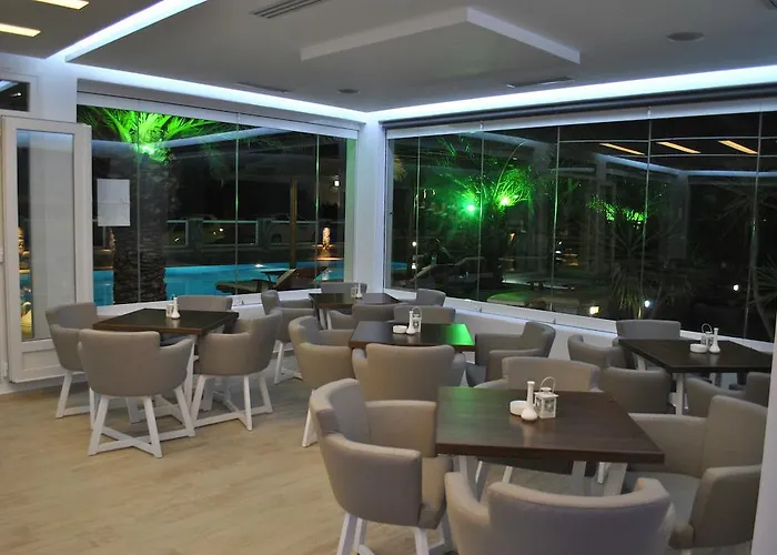 Ξενοδοχείο Petinaros 4*