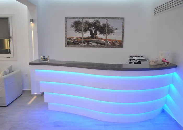 佩缇那罗斯酒店 4*