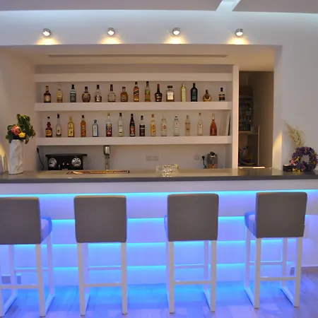 페티나로스 호텔 4*